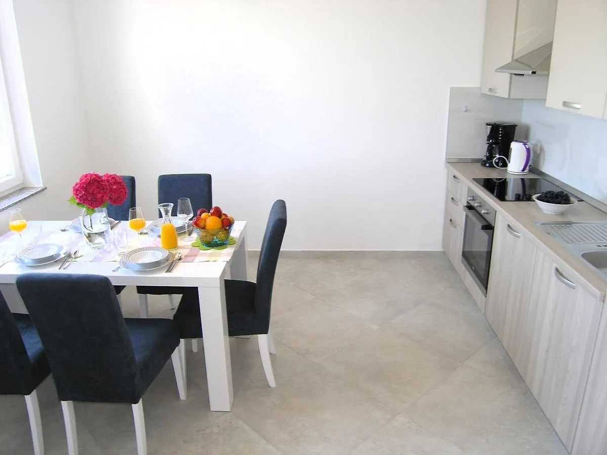 Apartman Danijel Krk Town 0*,  Croácia